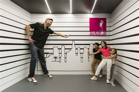 Paradox museum las vegas - Sep 1, 2023 · The Paradox Museum brand has nearly a dozen locations around the globe, but since this one is on the Las Vegas Strip, of course there is a room that’s been Vegas-ized. 